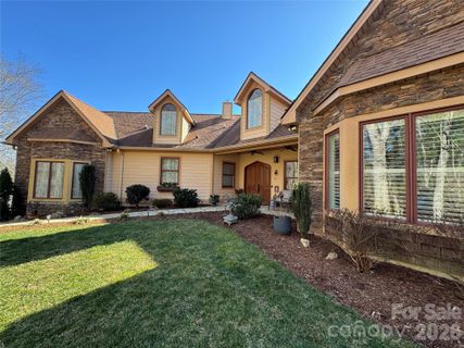 628 Vista Falls Road active home in High Vista, Mills River, NC