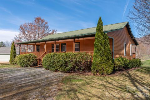 57 Gloria Way sold home in Strawberry Hill Farm Estates, Waynesville, NC