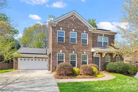 7921 Rolling Creek Court pending home in Springbrook, Charlotte, NC