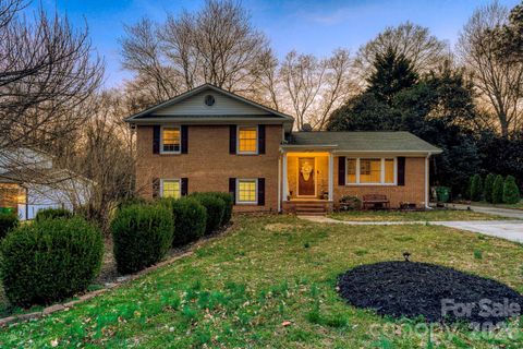 1315 Shady Bluff Drive active home in Castleton Gardens, Charlotte, NC