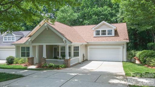 6855 Colonial Garden Drive pending home in Carrington Ridge, Huntersville, NC