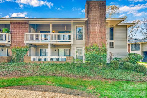 7926 Greenside Court