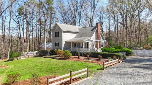 8003 Pine Oak Road pending home in Old Hickory, Waxhaw, NC