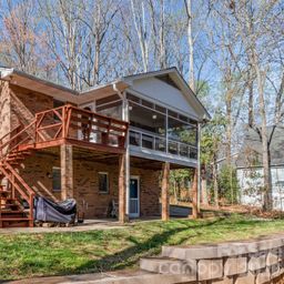 8032 Lakeview Drive
