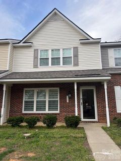 7709 Petrea Lane pending home in The Landing At Hickory Grove, Charlotte, NC