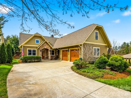 A home in Cummings Cove, Hendersonville