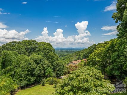 128 Country Ridge Road active home in Country Ridge, Hendersonville, NC