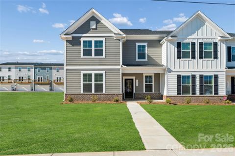 1831 Viewfield Road pending home in Tillery At Wilson Farms, Fort Mill, SC