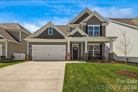 574 Fox Cove Road sold home in Cantrell Hills, Hendersonville, NC