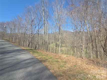 820 Chestnut Flats Lane active home in Villages Of Plott Creek, Waynesville, NC