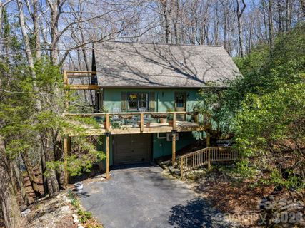 31 Elseetos Drive active home in Connestee Falls, Brevard, NC