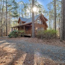 907 Hidden Lake Parkway