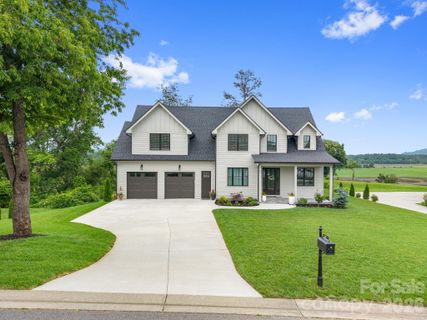 Homes in Hollabrook Farm, Mills River
