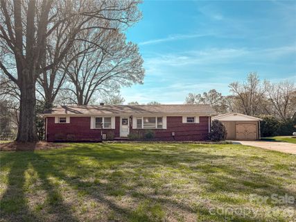 2011 Mountain Creek Road pending home in Greenwood Park, Albemarle, NC