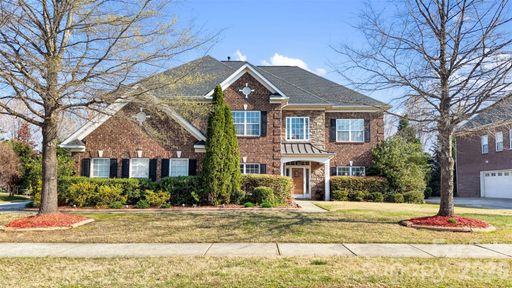 8715 Savannah Road pending home in Litchfield Village, Harrisburg, NC