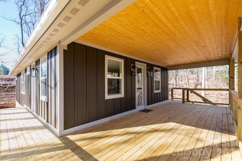 137 E Arbutus Trail active home in Beechwood Lakes, Hendersonville, NC