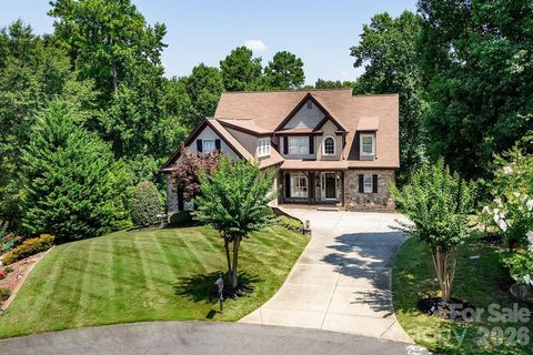 394 Stone Cliff Lane active home in Carolina Coves, Lake Wylie, SC