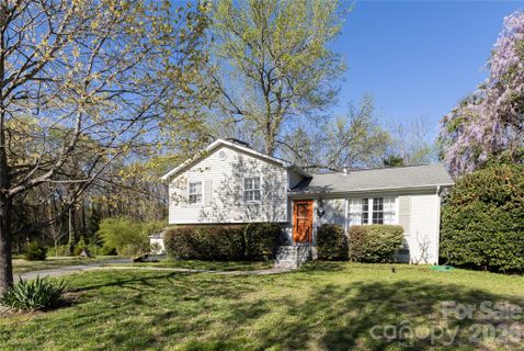 6701 Rugby Lane pending home in Olde Providence, Charlotte, NC