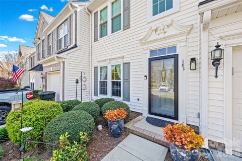 183 Autumn Falls Drive active home in Autumn Cove At Lake Wylie, Clover, SC
