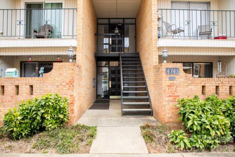 4743 Hedgemore Drive active home in Franciscan Terrace, Charlotte, NC