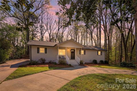 6017 Caroline Drive sold home in Worwood Acres, Matthews, NC