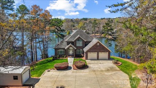 Homes in Lake Shore Estates, New London