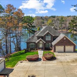 704 Shoreline Drive