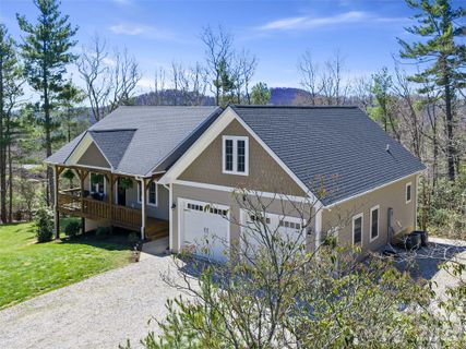 A home in Humpback Mountain, Spruce Pine
