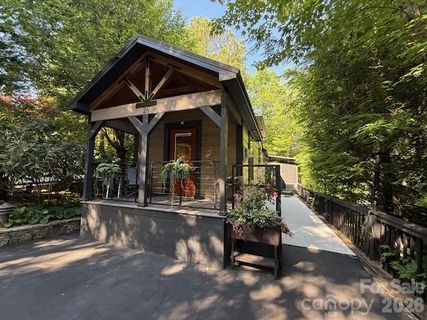 26 S Cumberland Drive active home in Westridge, Lake Toxaway, NC