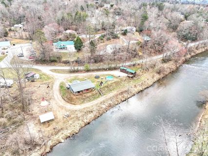 522 N River Road