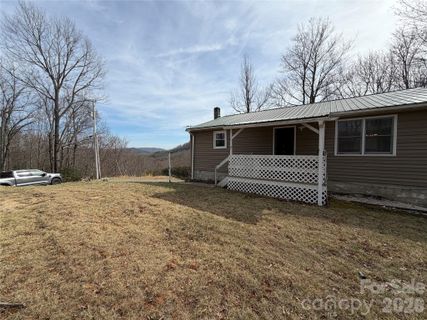 Homes in Line Runner Ridge, Rosman