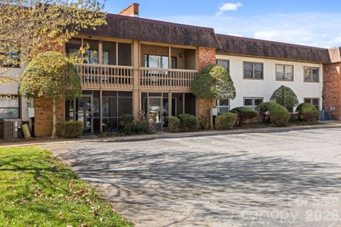 427 6th Avenue pending home in Holly Crest, Hendersonville, NC