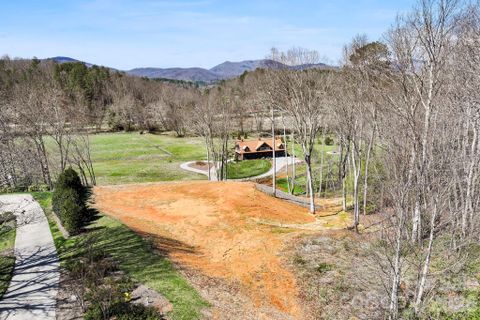 27 Falling Star Court pending home in Grand Highlands At Waterford Lakes, Fletcher, NC