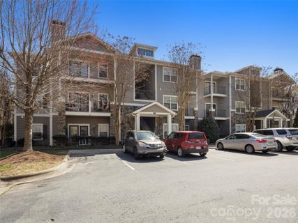 900 Vista Lake Drive active home in Seasons At Biltmore Lake, Candler, NC