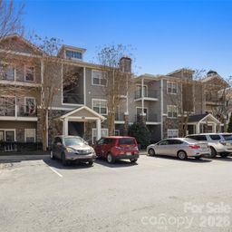 900 Vista Lake Drive
