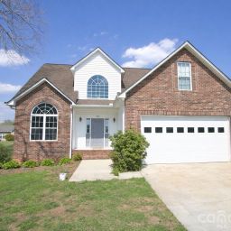 1045 Saxton Circle