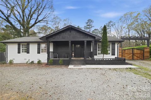 816 Sharon Drive sold home in Hillcrest, Waxhaw, NC