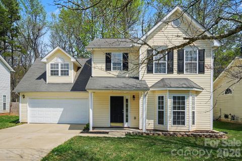 6308 Dumont Lane pending home in Glenview, Charlotte, NC