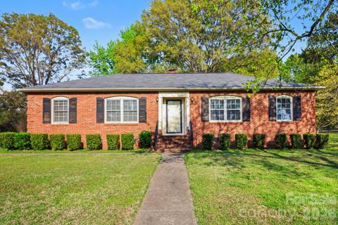 2627 Scarlet Circle pending home in Taragate Farms, Charlotte, NC