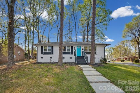 553 Derrydowne Drive pending home in Hidden Valley, Charlotte, NC