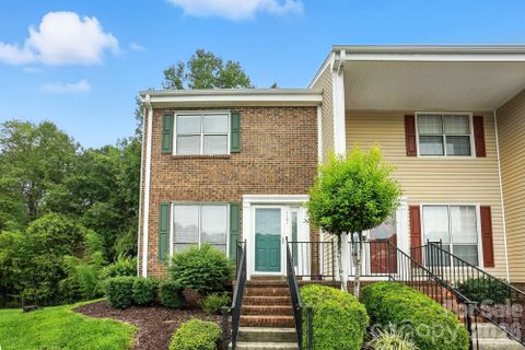 1101 Surry Lane pending home in Ferrington Place, Gastonia, NC