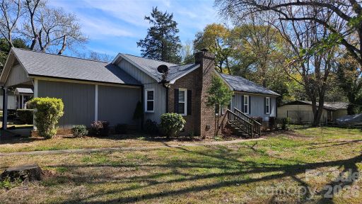 1011 Robin Lane