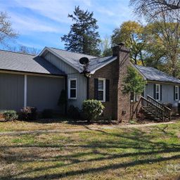1011 Robin Lane