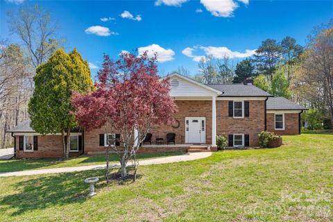 4206 Wimbledon Drive pending home in Wimbledon Acres, Dallas, NC
