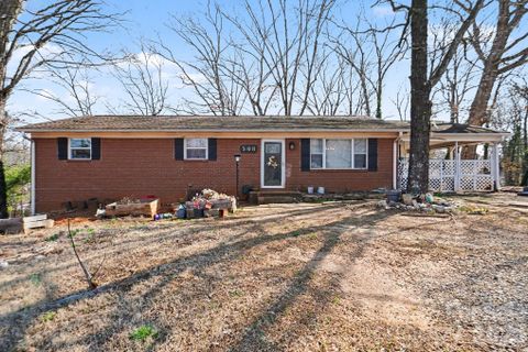 508 Pineywood Road