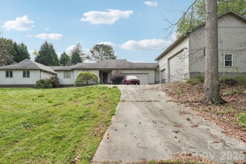 425 Lariat Circle pending home in Colonial Downs, Salisbury, NC