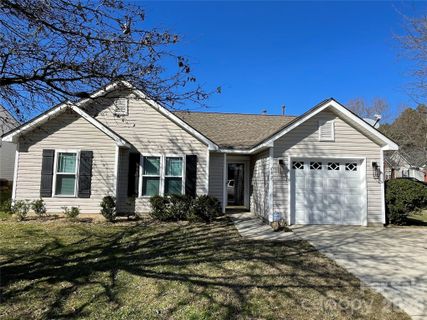 183 Kristens Court Drive pending home in Tall Oaks, Mooresville, NC