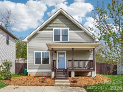 17 Yarrow Meadow Road active home in Lillie Farm Cove, Weaverville, NC