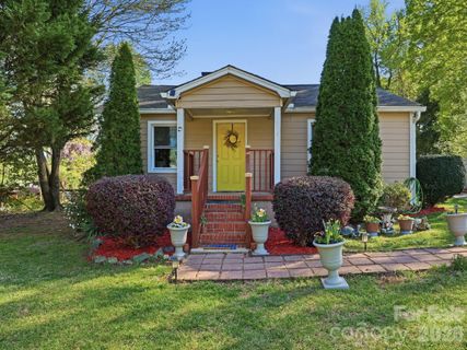 6223 Macon Street pending home in Todd Park, Charlotte, NC