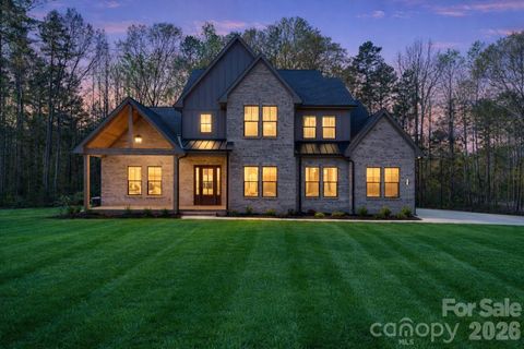 568 Longleaf Pine Lane pending home in Southern Pine Lake, Clover, SC